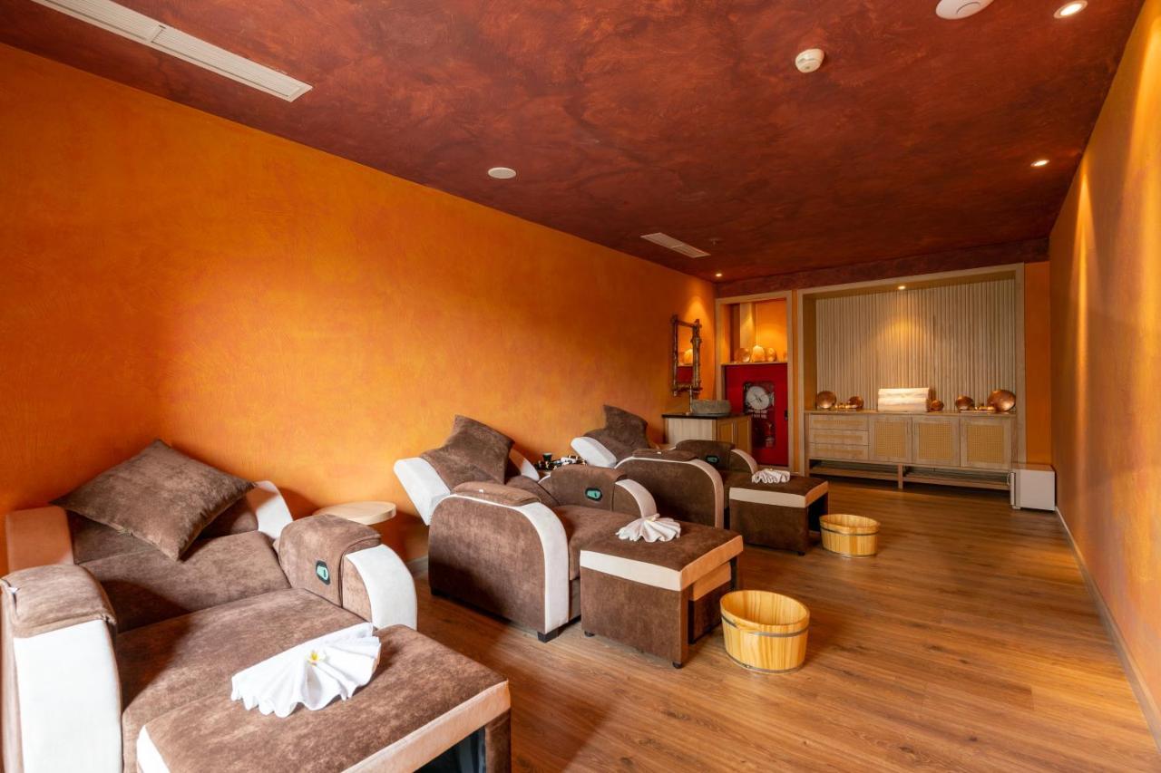Sala Grand Tuyhoa Hotel Tuy Hòa Buitenkant foto